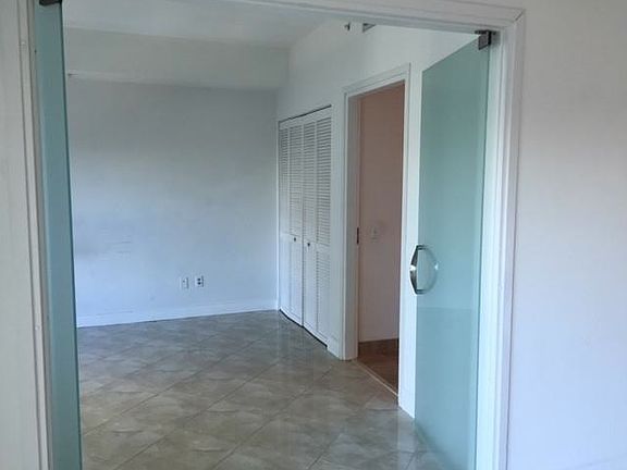4th image of 300 S Biscayne Blvd #18T