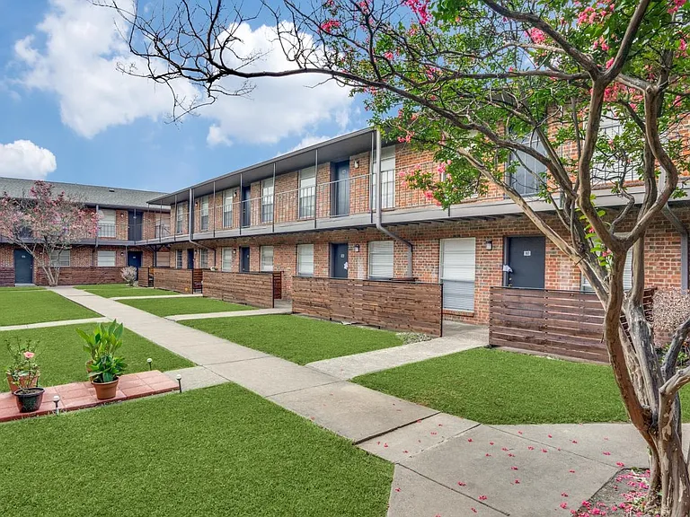 Highland Terrace — Photo 1