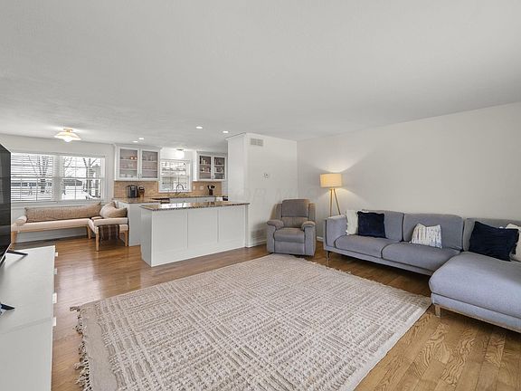 2nd image of 6866 Harlem Rd