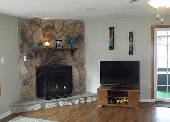 2nd image of 305 N Cherry St
