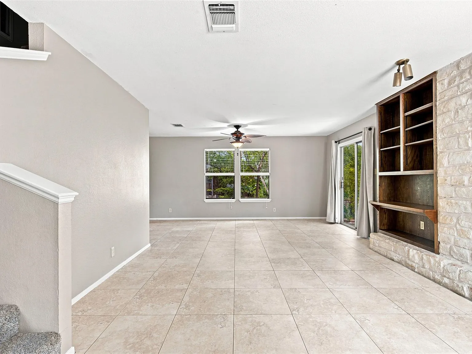 2 bed, 2.5 bath, 1215 sqft, $2,300 — Photo 3