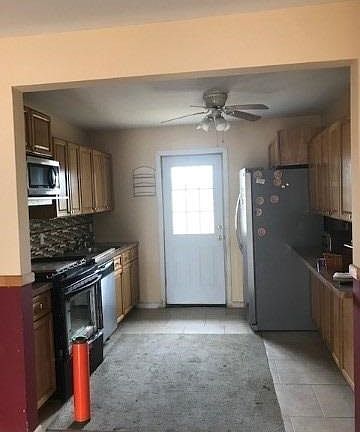 3rd image of 838 Arctic St