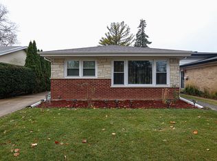 8928 Mango Ave, Morton Grove, IL 60053