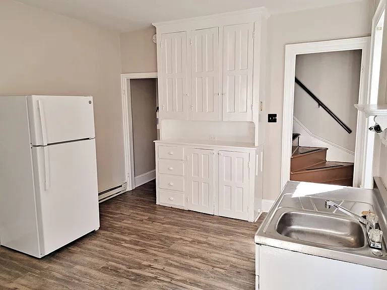 338-342 E Walnut St — Photo 6