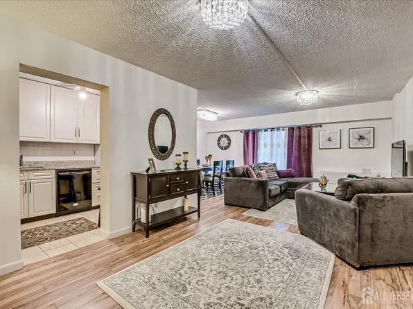 10 N Wood Ave APT 215, Linden, NJ 07036