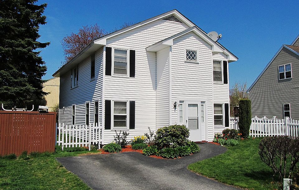 2nd image of 8 Bucklin Rd