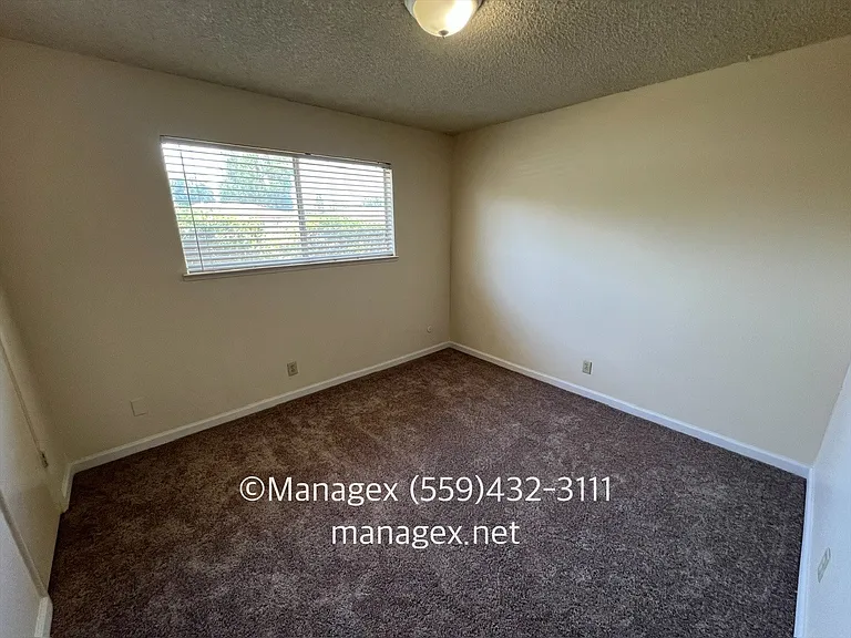 1828 W Gettysburg Ave — Photo 8