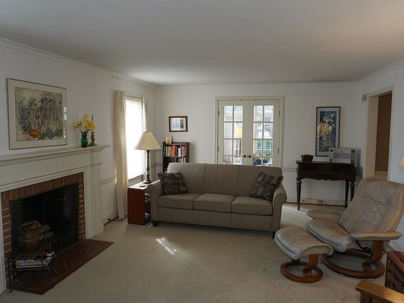 4th image of 424 N Gardiner Ave