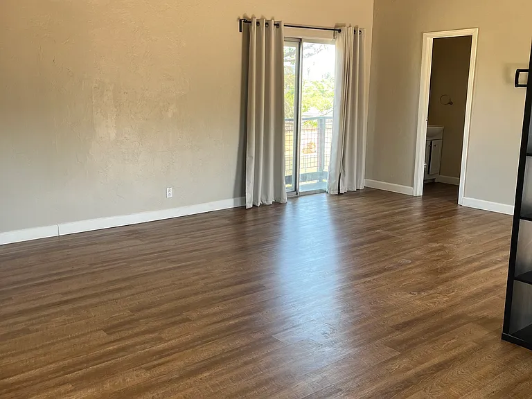 826 Birch Ave #C — Photo 4