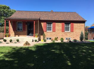 303 Lakeside Dr, Hastings, NE 68901