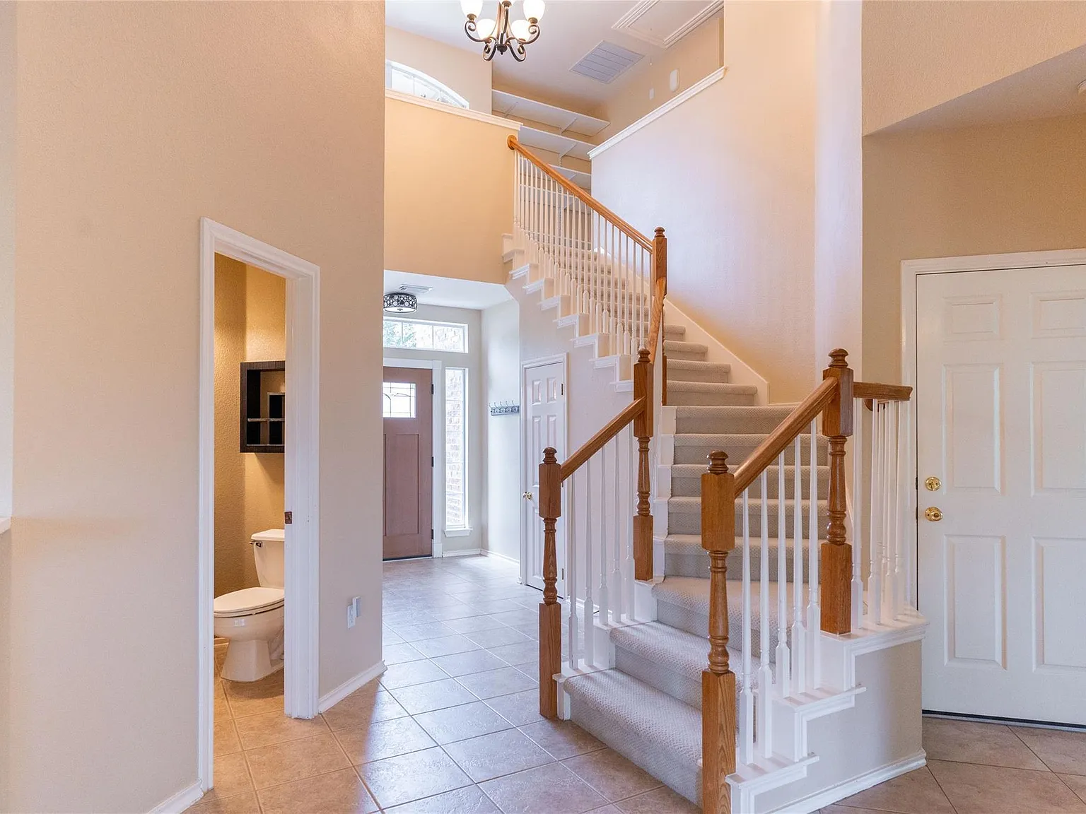 4 bed, 2.5 bath, 2627 sqft, $2,700 — Photo 4