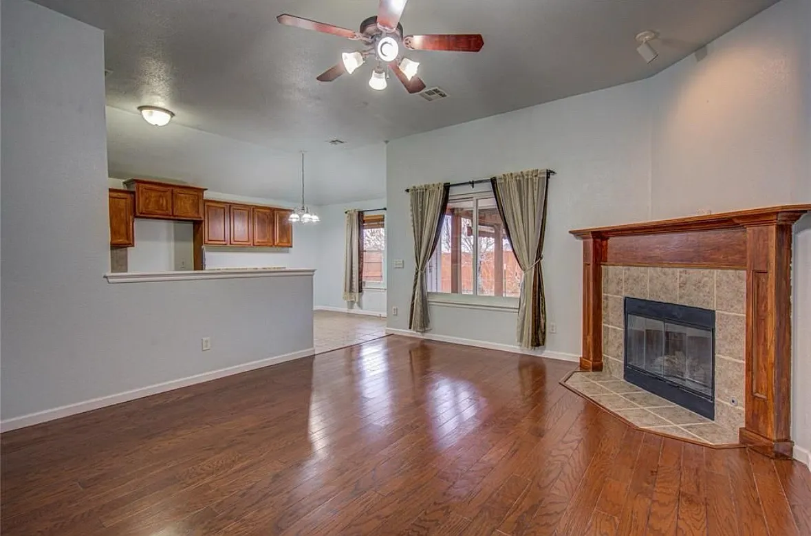 3 bed, 1417 sqft, $1,595 — Photo 3