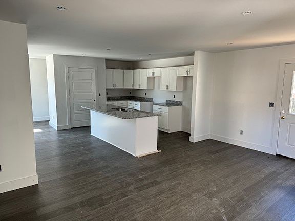 5th image of 3329 Moorewood Dr