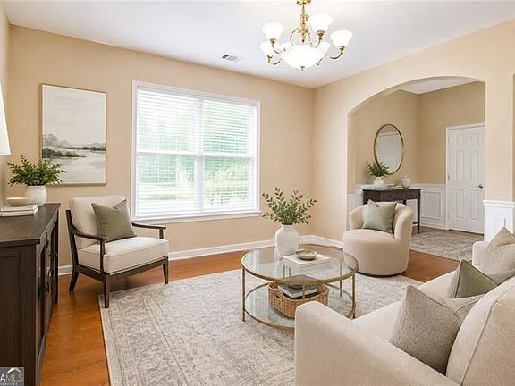 5th image of 300 Hampton Pl