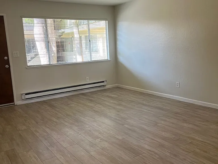 178 Echo Ave — Photo 1