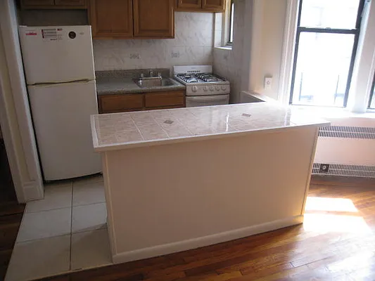 Rented by Alexiou Realty | media 3