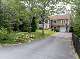 319 Buckingham Dr, Stillwater Lake, NS B3Z1M4