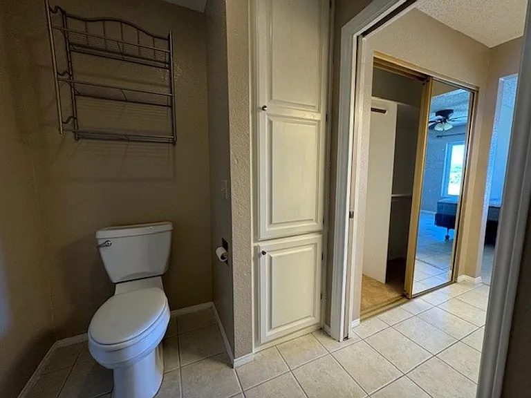 2022 Merrill Ln #10G — Photo 24
