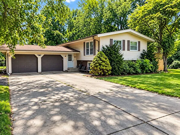 101 Nansarah Dr, Jacksonville, IL 62650