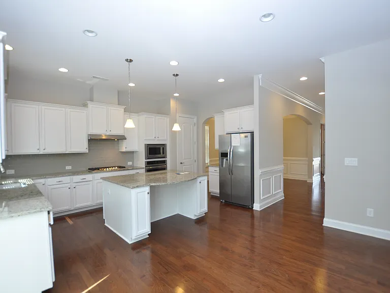 1004 Sterling Dr — Photo 5