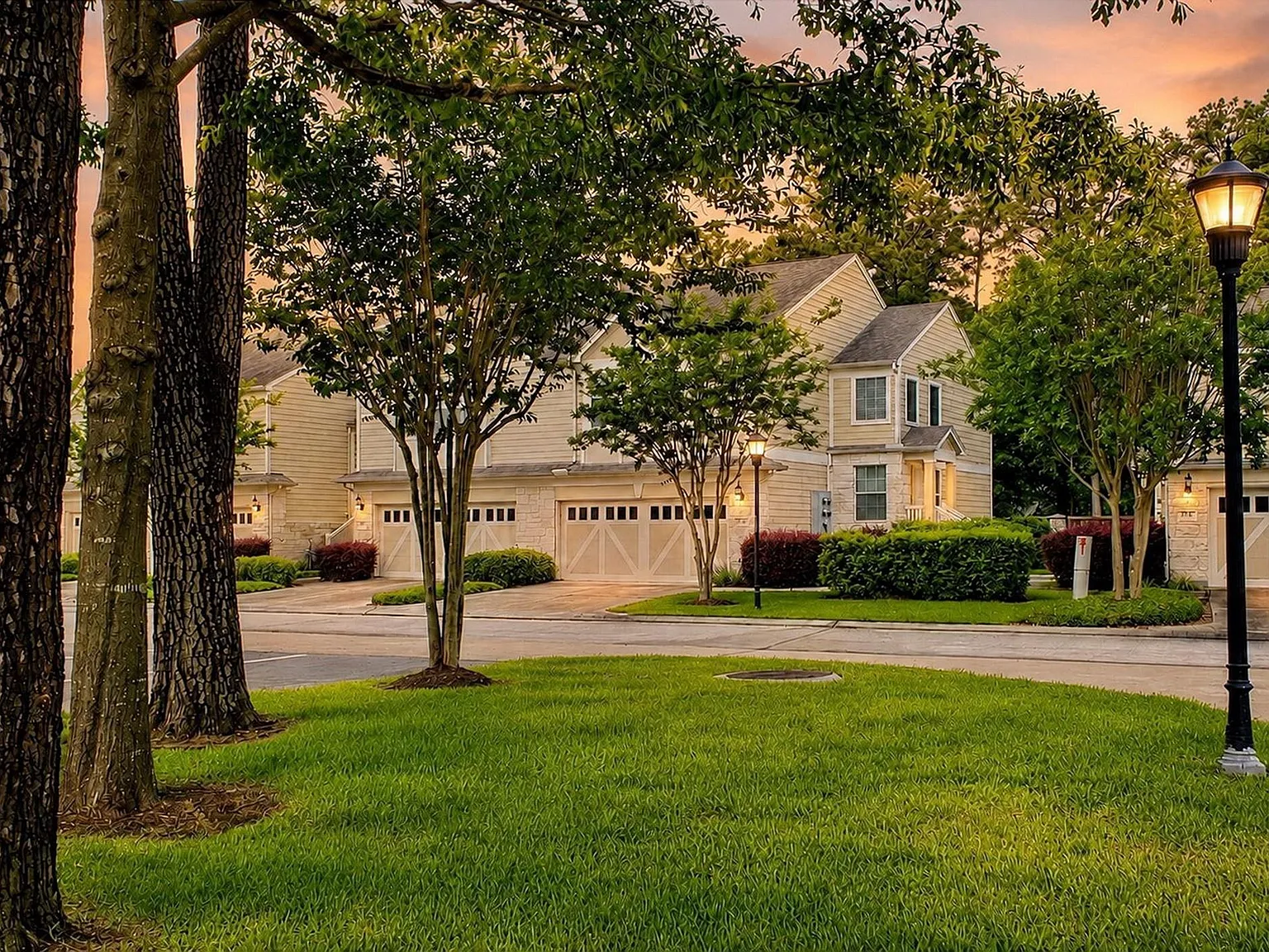 2 bed, 2.5 bath, 1598 sqft, $1,900 — Photo 1