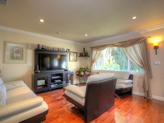 4th image of 2123 San Antonio Pl