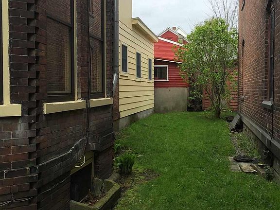 2nd image of 215 N 3rd Ave
