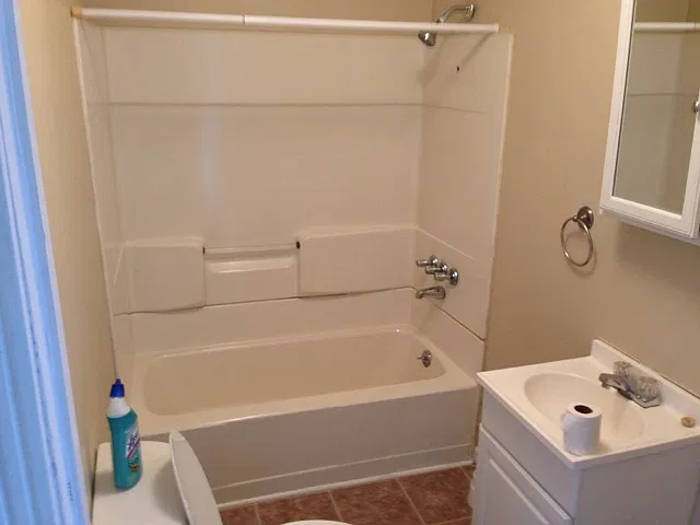 3 bed, $1,100 — Photo 4