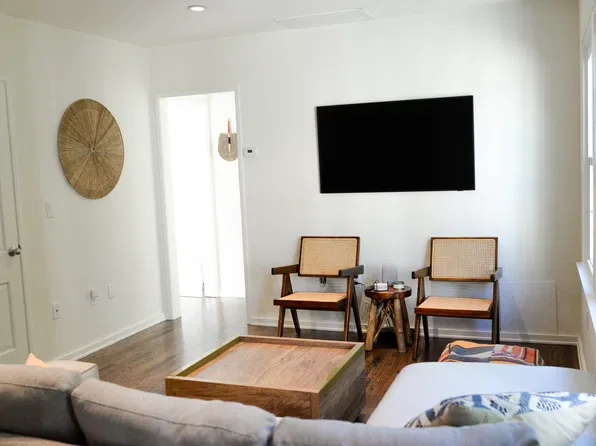 11343 1/2 Cashmere St, Los Angeles, CA 90049