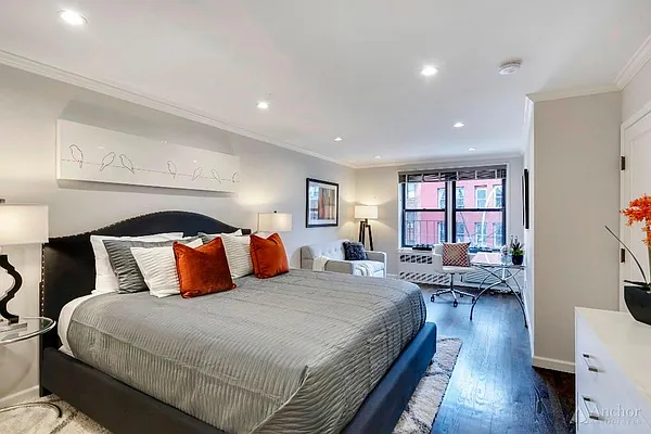 Sold by Anchor Associates | media 4