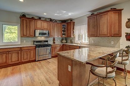 3rd image of 12 Rolling Hill Ct W