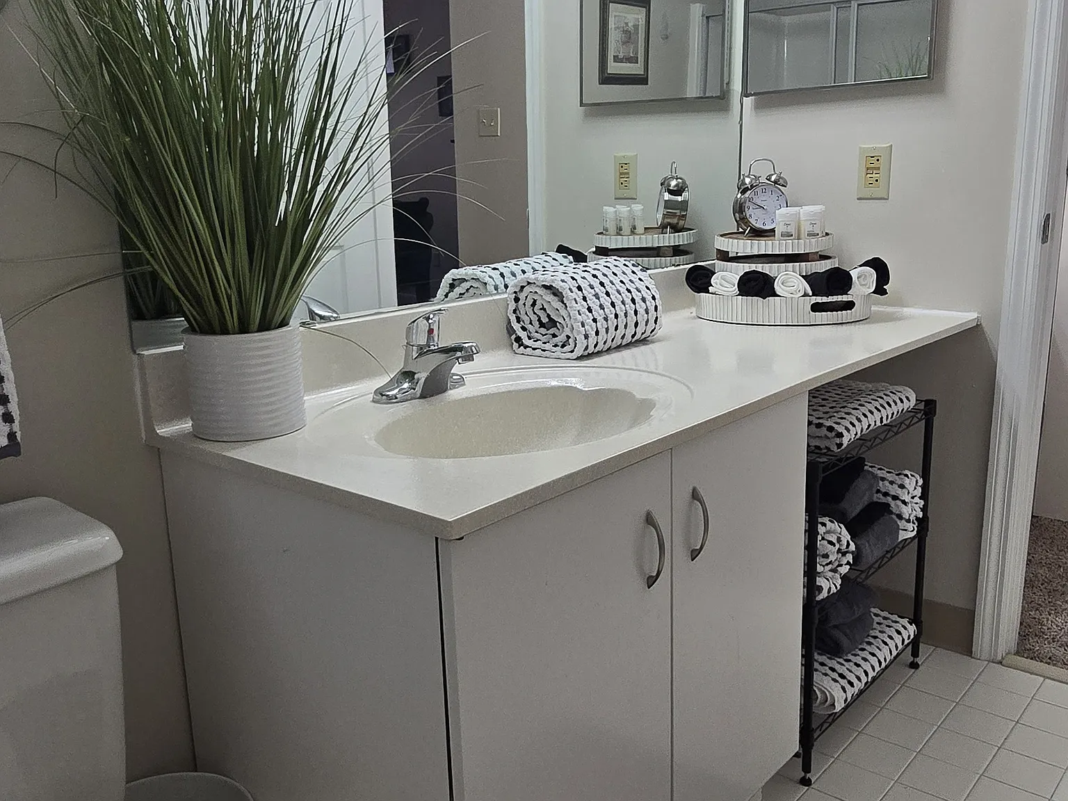 2 bed, 1000 sqft, $1,375 — Photo 2
