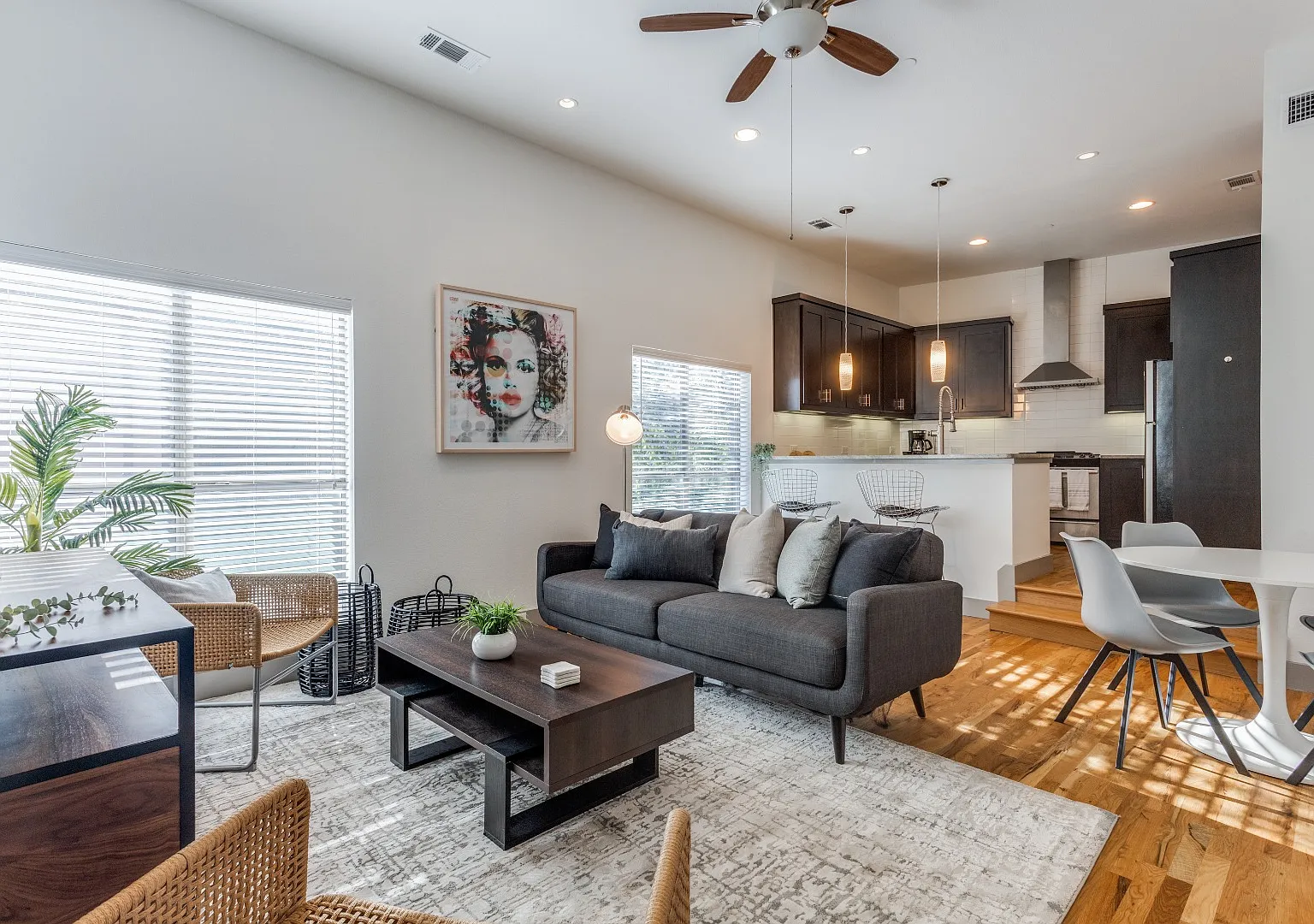 Henderson Ave Townhome with Rooftop Skyline Views — Photo 3