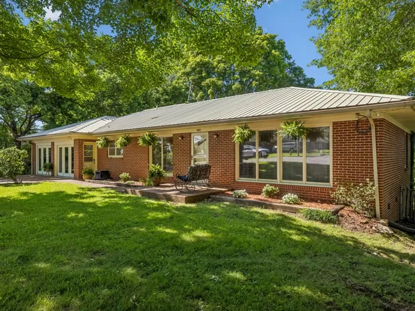 1082 Rolling Fields Cir, Columbia, TN 38401