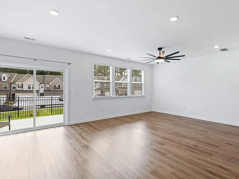 2749 Lou Ln — Photo 8