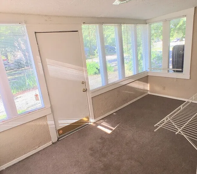 320 W Duffy St — Photo 15