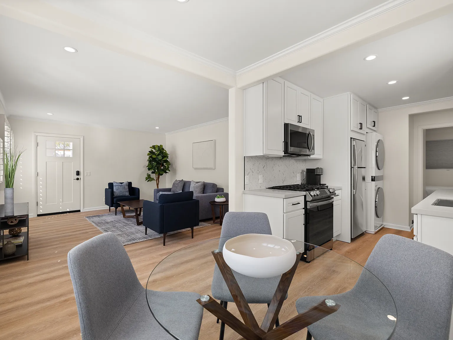 2 bed, $5,150 — Photo 4