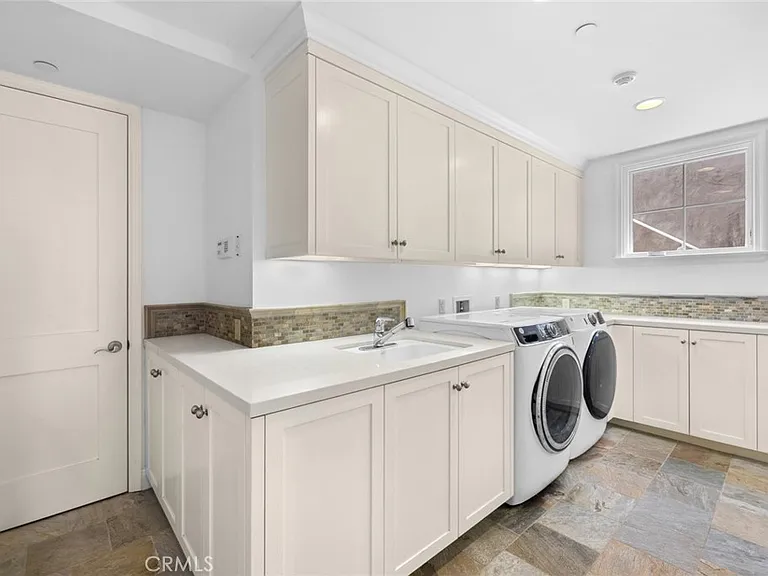 111 Brooks St — Photo 35