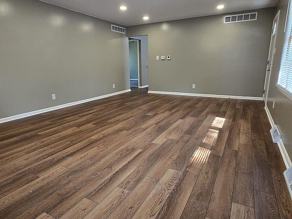 4th image of 102 S Park St