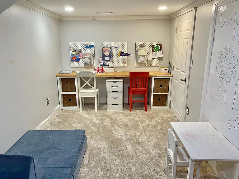 256 Castle Dr — Photo 40