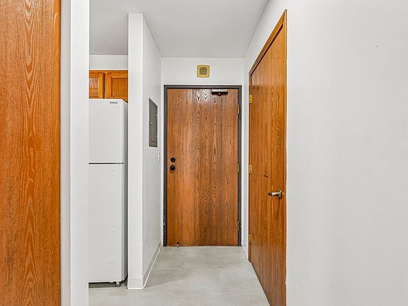 4th image of 6500 Woodlake Dr APT 702
