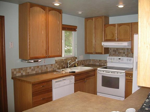 Kitchen-all appliances stay