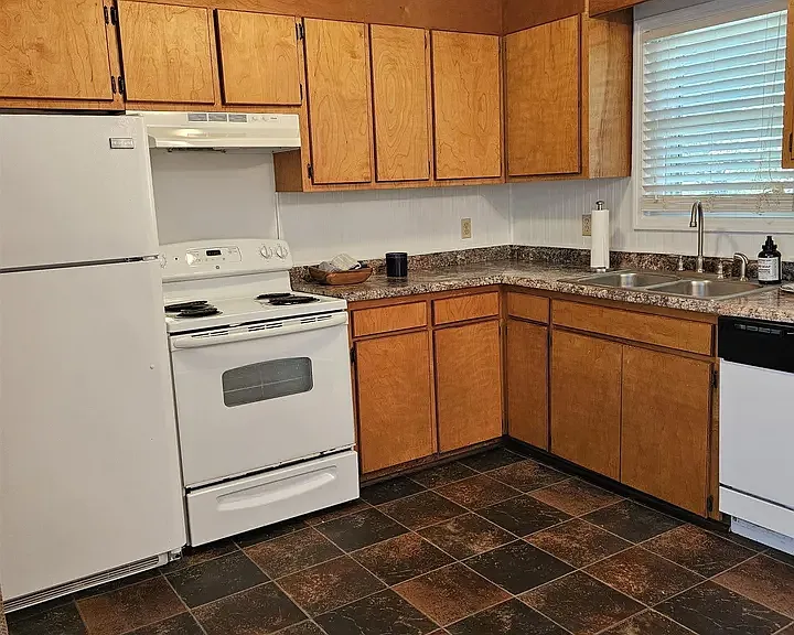 601 Picadilly Sq — Photo 9