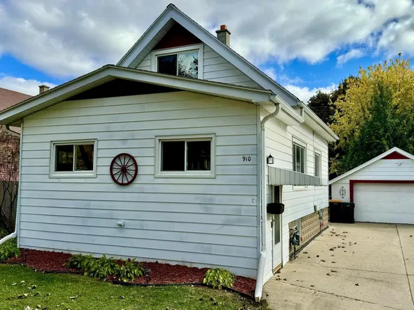 910 South 86th STREET, West Allis, WI 53214