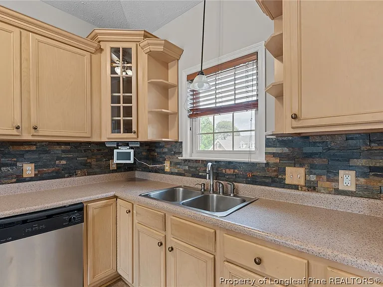 109 Canyon Ct — Photo 15
