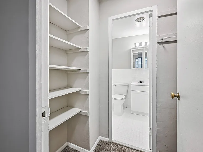Standard Package: Closet in the Tier 03 Studio