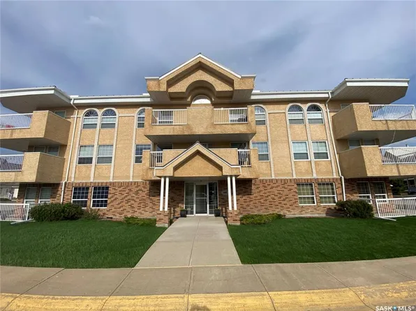 UNIT 203-57 Russell DRIVE, Yorkton, SK S3N 4B6