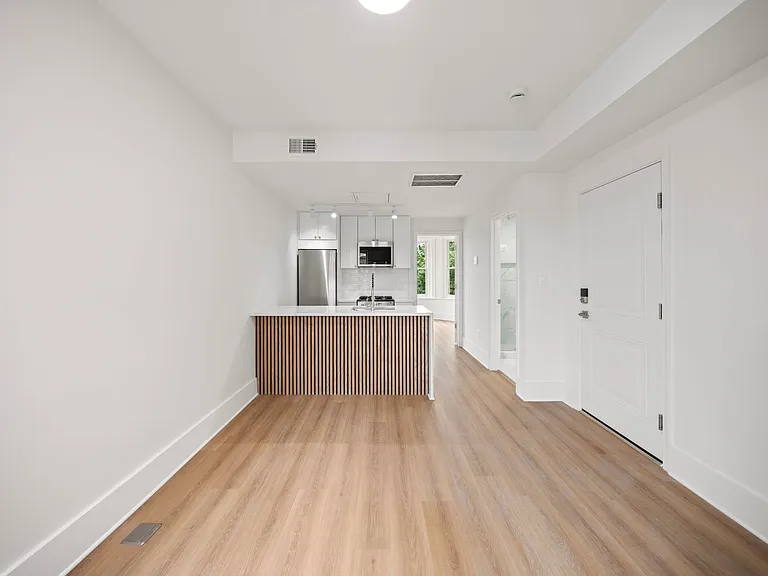 411 2nd St SE — Photo 13
