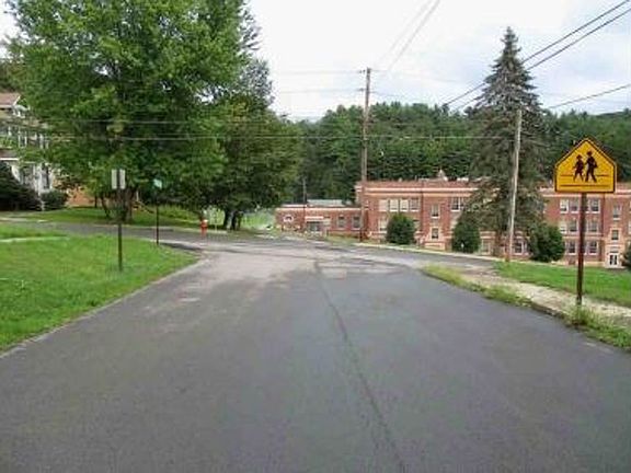 Exterior Neighborhood (street photo)