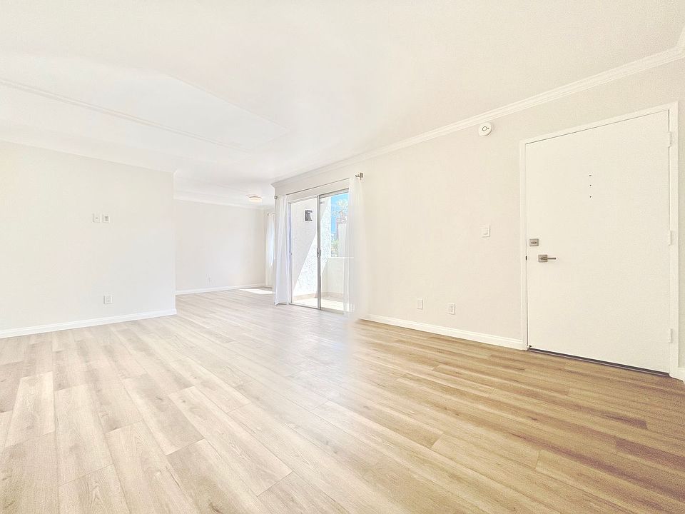 1st image of 1142-1148 9th St #20